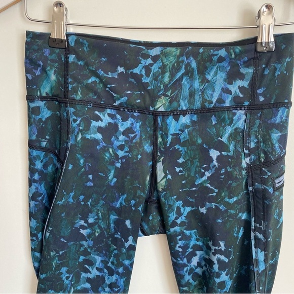 LULULEMON Run: Top Speed Crop Luxtreme Floral Backdrop Blue Black Green Size 4 - Picture 5 of 12